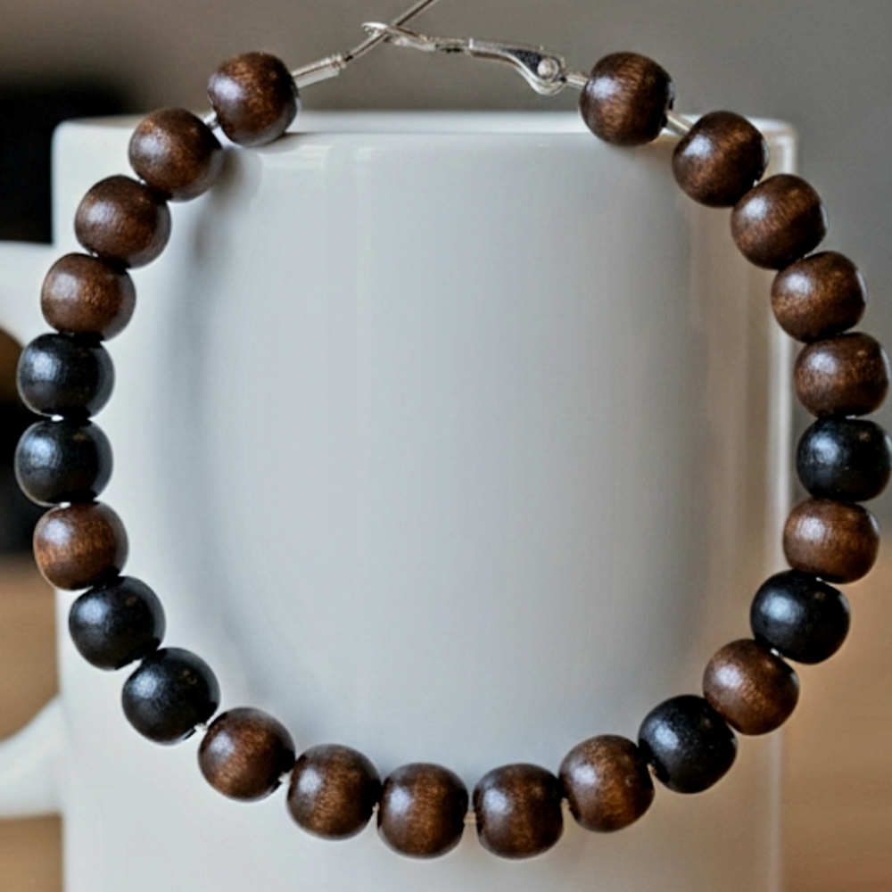 Large, lightweight wooden hoop earrings with brown and black wooden beads. 8 cm - Picture 7 of 7